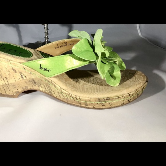 BOC wedge with bright green flowers EUC - Picture 3 of 16